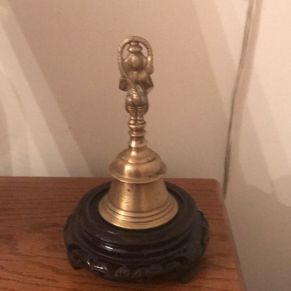 Brass bell with Hindu figurine. Antique. Rare - Picture 2 of 2